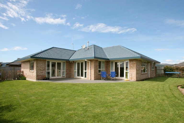 Photo of property in 5 Lourie Way, Fitzherbert, Palmerston North, 4410