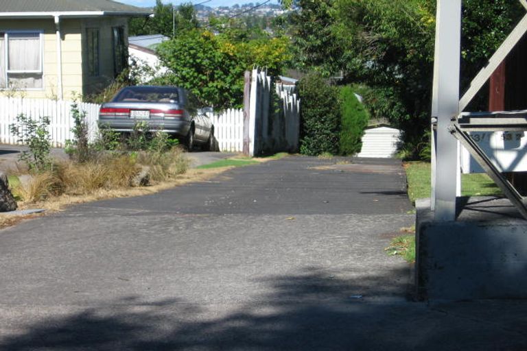 Photo of property in 2/53 Hepburn Road, Glendene, Auckland, 0602