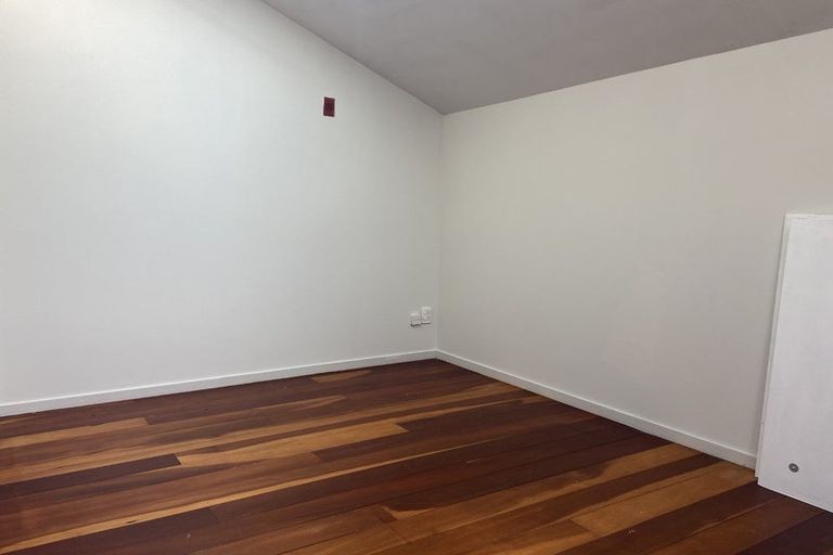 Photo of property in Courtenay Mews Apartments, 5/14 Alpha Street, Te Aro, Wellington, 6011