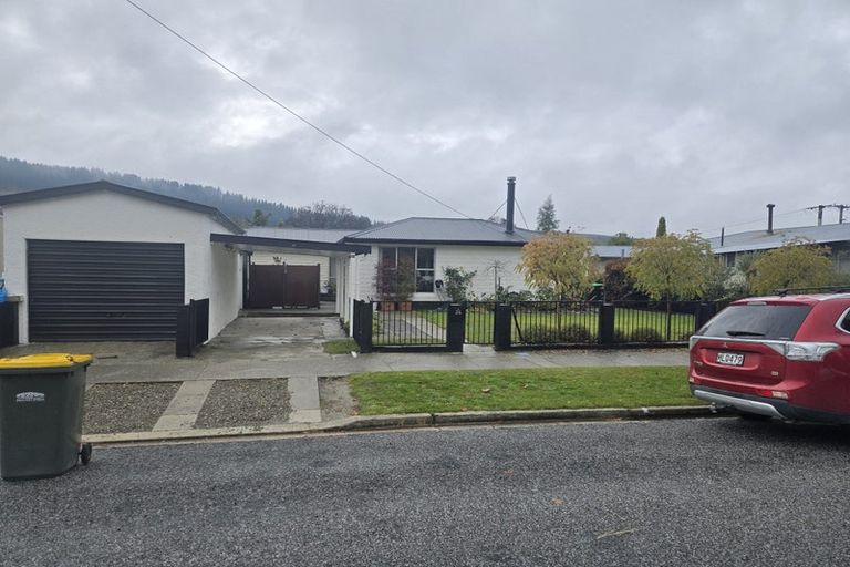 Photo of property in 26 Blyth Street, Clyde, 9330