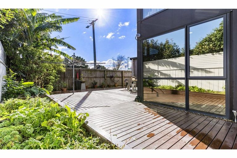 Photo of property in 2 Te Aparangi Road, Papakura, 2110