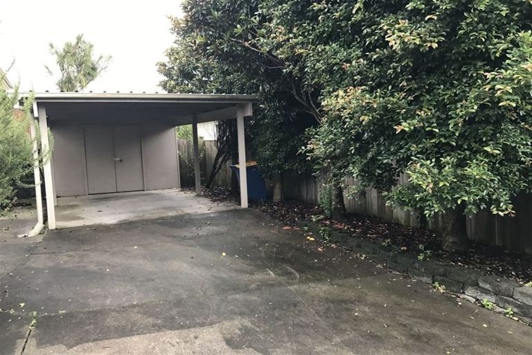 Photo of property in 8a Croydon Road, New Lynn, Auckland, 0600
