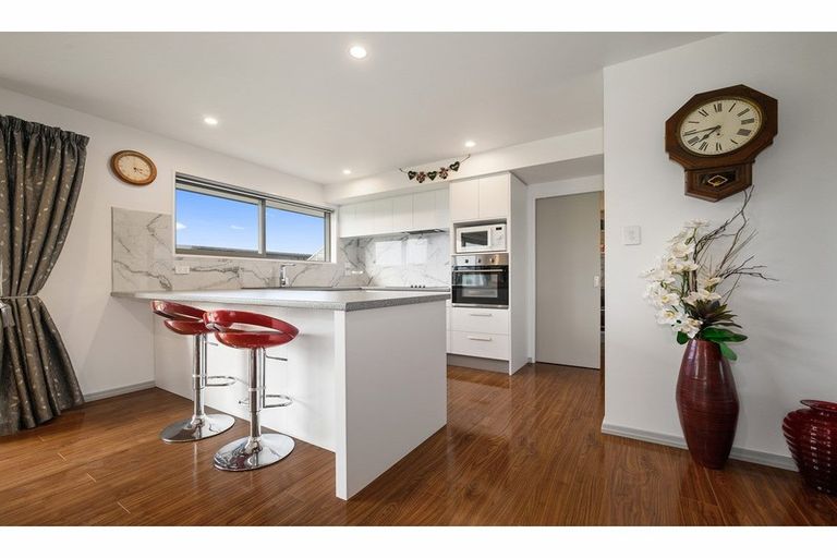 Photo of property in 37 Koura Drive, Rangiora, 7400