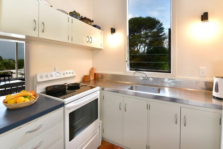 Photo of property in 20 Glenelg Road, Red Beach, 0932