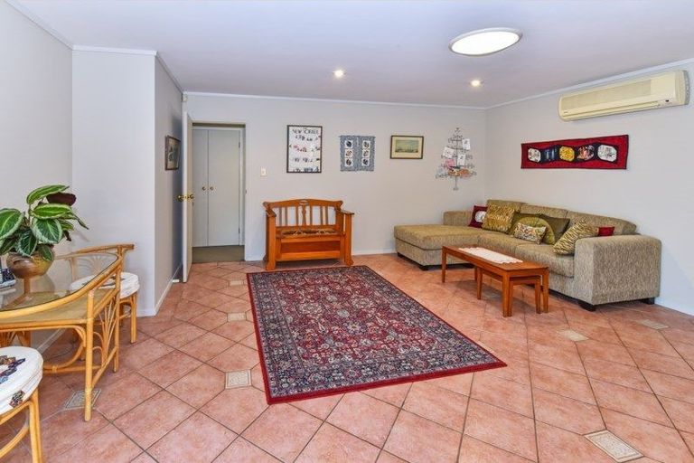 Photo of property in 3 Gaylord Place, Conifer Grove, Takanini, 2112