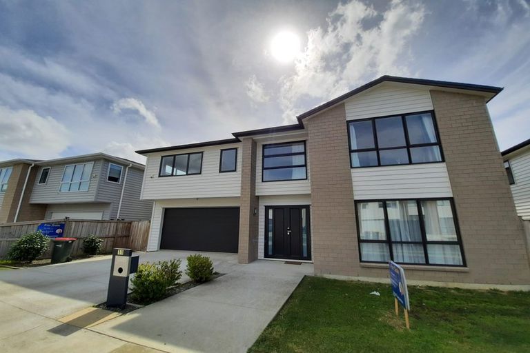 Photo of property in 11 Drumbuoy Drive, Flat Bush, Auckland, 2019