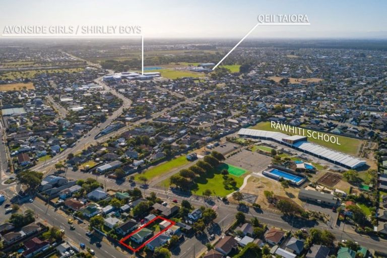 Photo of property in 142 Bowhill Road, New Brighton, Christchurch, 8083