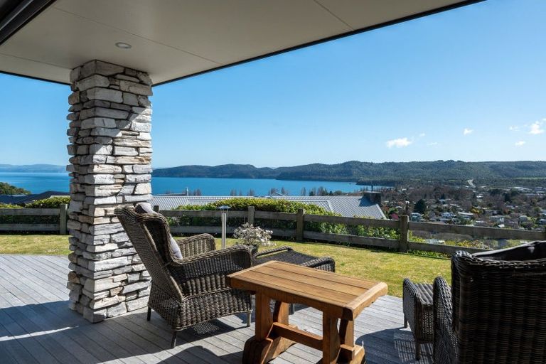 Photo of property in 18 Peregrine Place, Kinloch, Taupo, 3377