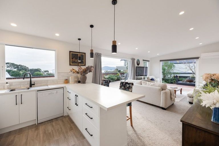 Photo of property in 67 Renown Road, Raumati South, Paraparaumu, 5032