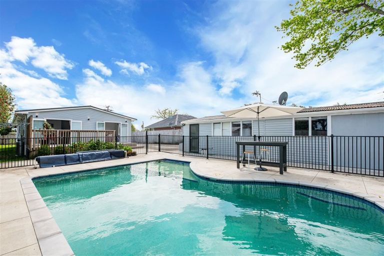 Photo of property in 25 Tiroroa Avenue, Te Atatu South, Auckland, 0610