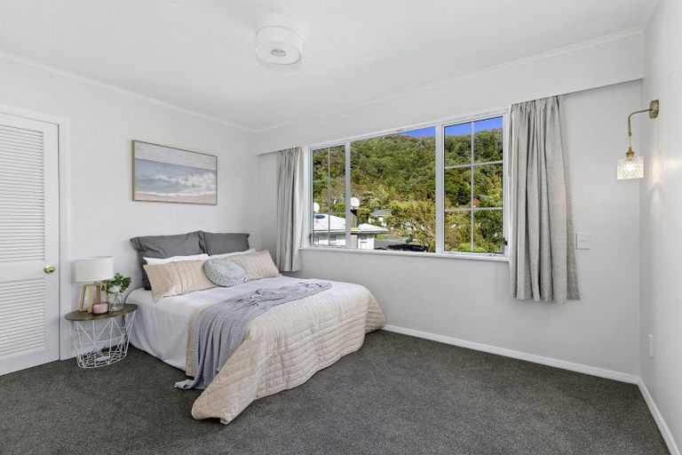Photo of property in 117 Horoeka Street, Stokes Valley, Lower Hutt, 5019