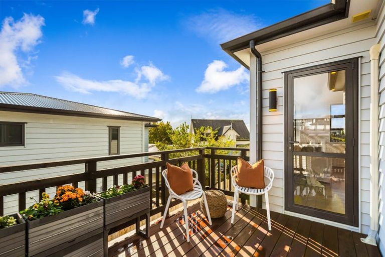 Photo of property in 49 Matipo Road, Te Atatu Peninsula, Auckland, 0610