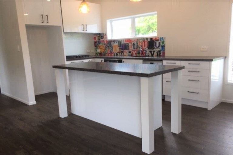 Photo of property in 8 Marina View Drive, West Harbour, Auckland, 0618