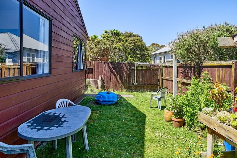 Photo of property in 1a Pearce Crescent, Taita, Lower Hutt, 5011