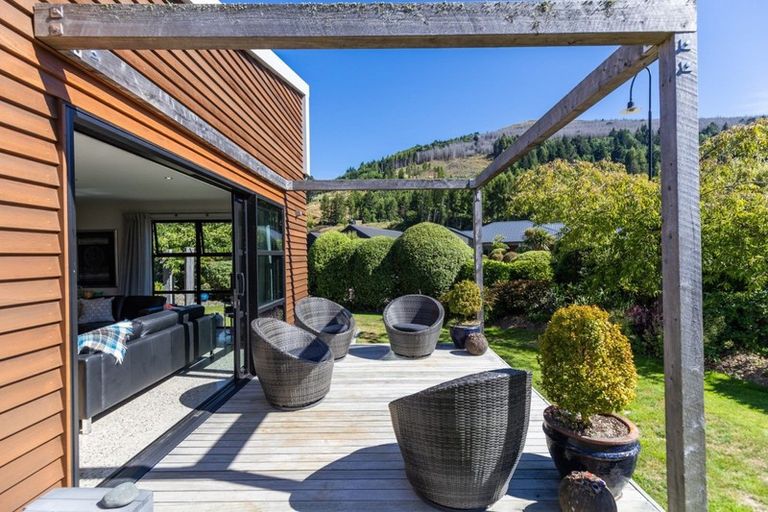 Photo of property in 4 Evening Star Road, Arthurs Point, Queenstown, 9371