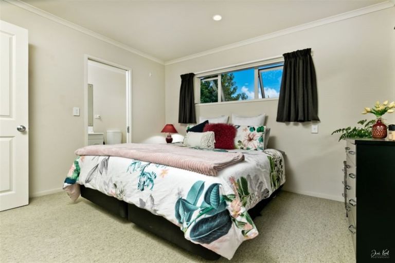 Photo of property in 27a Sapperton Drive, Henderson, Auckland, 0612