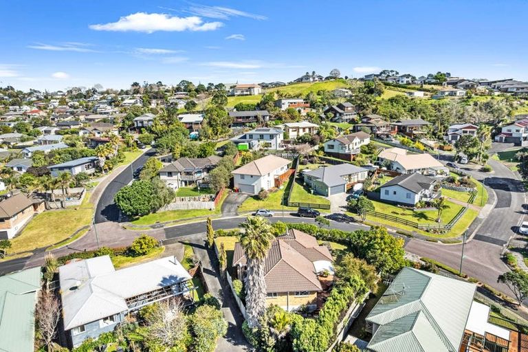 Photo of property in 15 Cabeleigh Drive, Helensville, 0800