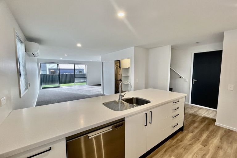 Photo of property in 17 Wheatsheaf Lane, Heathcote Valley, Christchurch, 8022