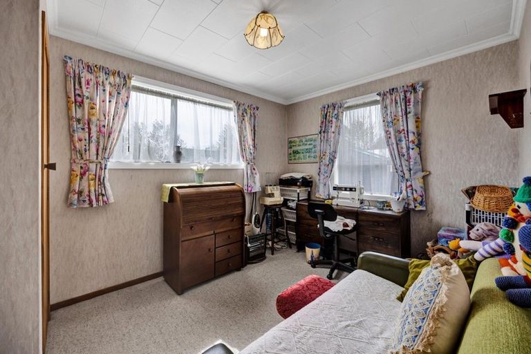 Photo of property in 16 Karaka Street, Inglewood, 4330