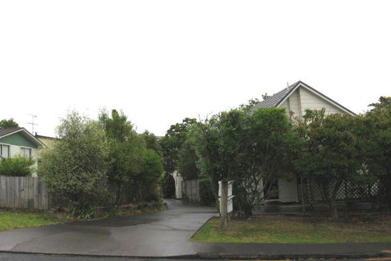 Photo of property in 2/20 Lavery Place, Sunnynook, Auckland, 0632