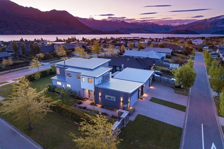 Photo of property in 10 Sunnyside Lane, Wanaka, 9305