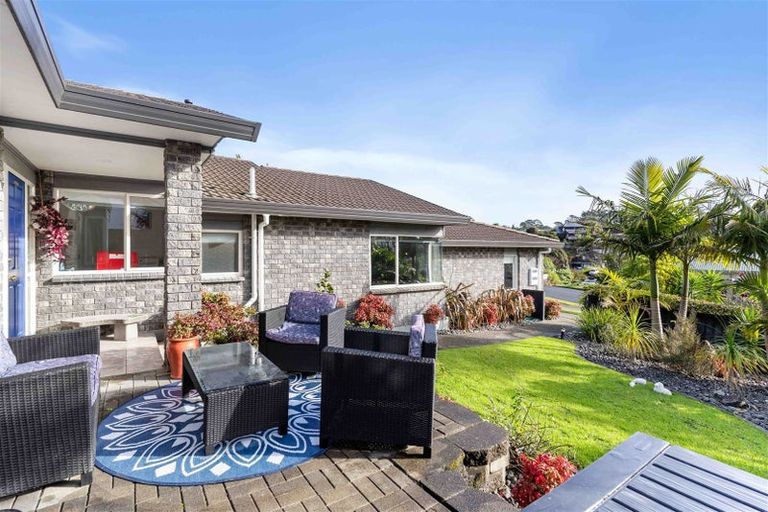 Photo of property in 1 Pelican Lane, Unsworth Heights, Auckland, 0632