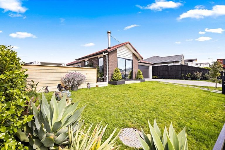 Photo of property in 33 Jane Maree Road, Kumeu, 0810