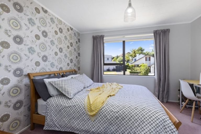 Photo of property in 32 Clearwater Terrace, Brown Owl, Upper Hutt, 5018