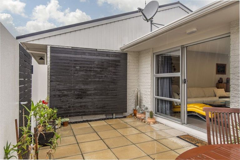 Photo of property in 2/24 Champion Street, Edgeware, Christchurch, 8013