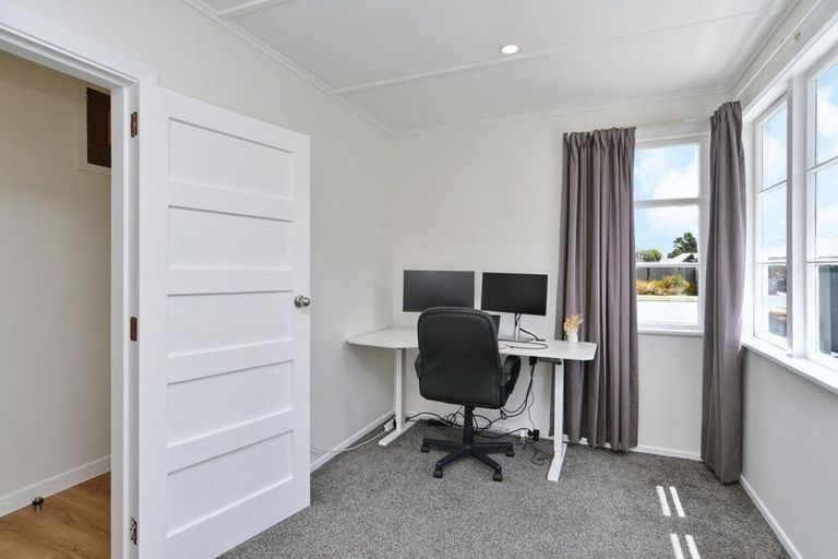 Photo of property in 4 Lindon Street, Rangiora, 7400