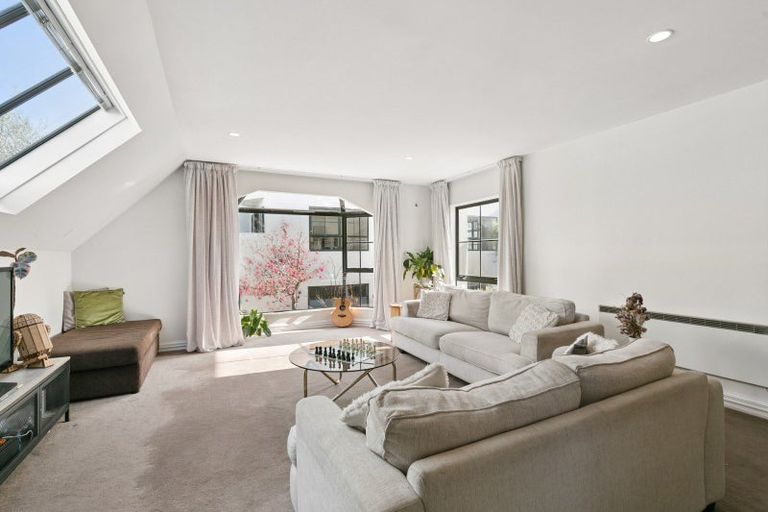 Photo of property in 16j Hobson Street, Thorndon, Wellington, 6011