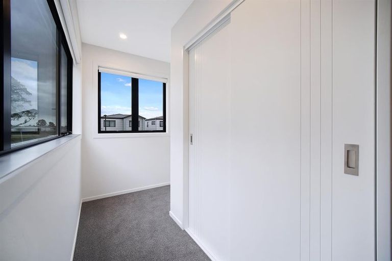 Photo of property in 32 Arapapa Road, Papakura, 2110