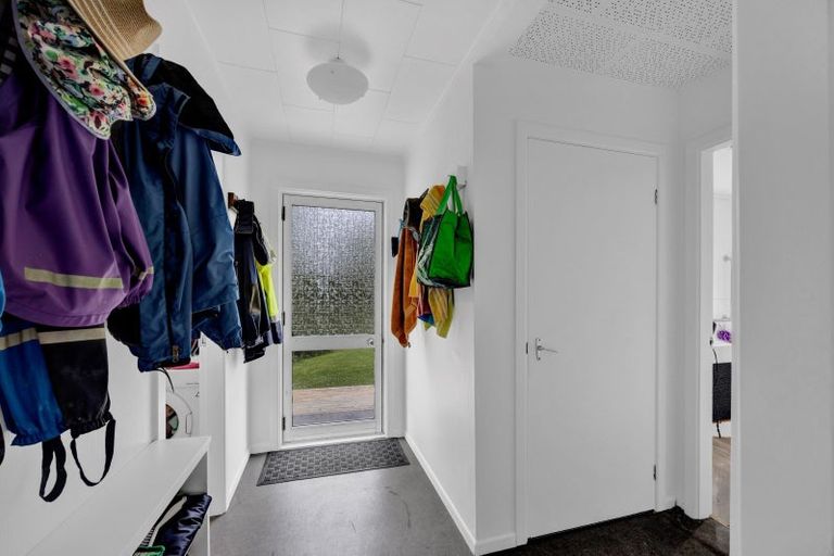 Photo of property in 20 Dudley Road Lower, Inglewood, 4386