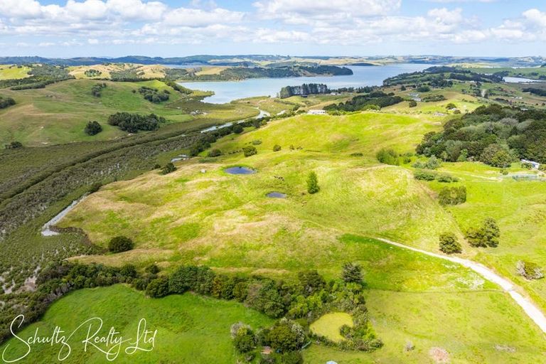 Photo of property in 215c Heatley Road, Whakapirau, 0583