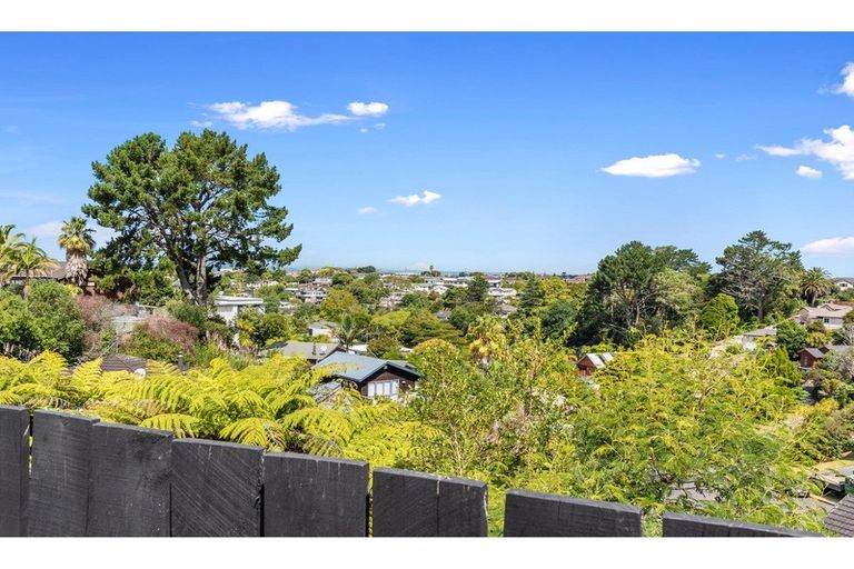 Photo of property in 2/272 Glamorgan Drive, Northcross, Auckland, 0630