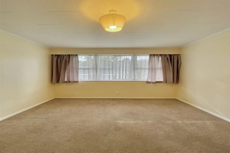 Photo of property in 16 Moeraki Road, Maoribank, Upper Hutt, 5018