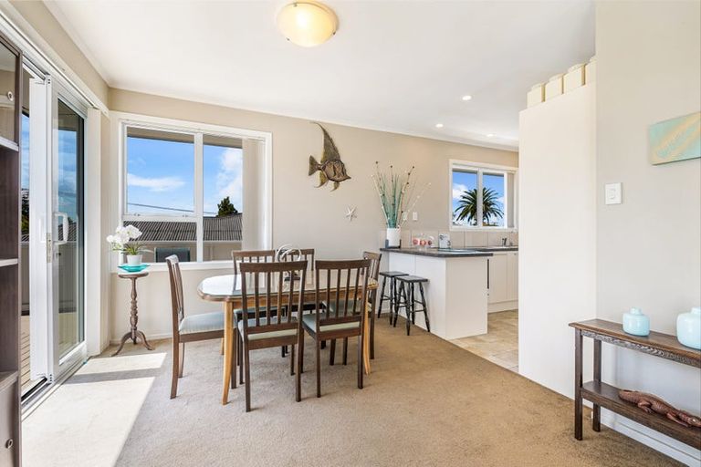 Photo of property in 31 Covil Avenue, Te Atatu South, Auckland, 0610