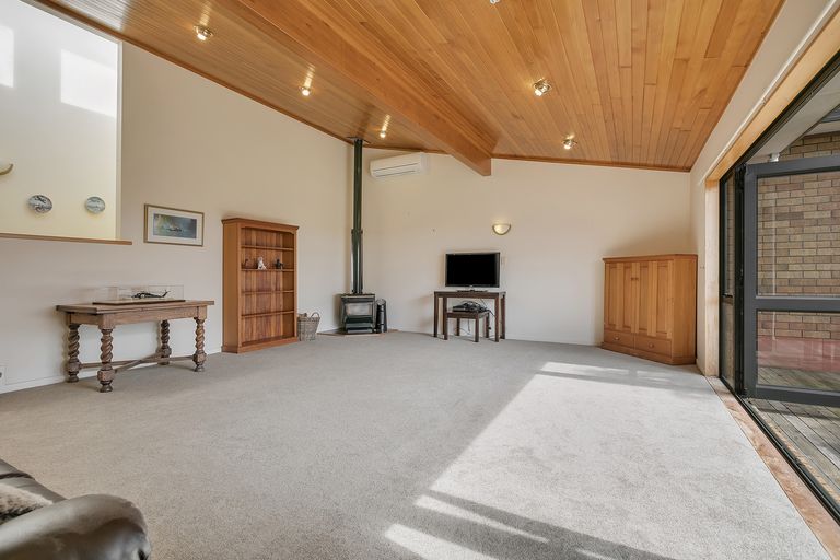 Photo of property in 125 Alf Access Road, Helensville, 0875