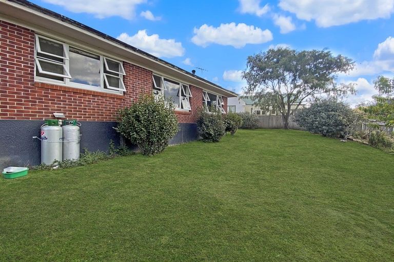 Photo of property in 8 Feltham Street, Hunterville, 4730