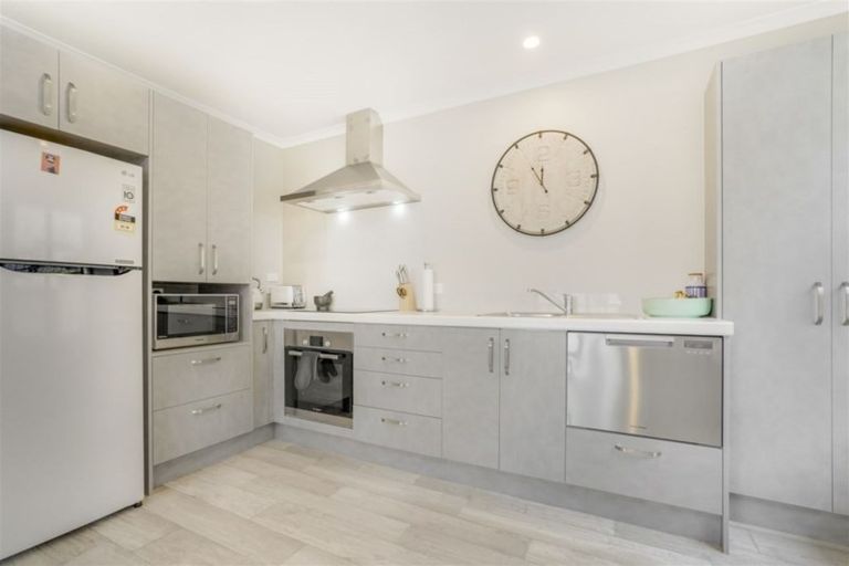 Photo of property in 3/142 Forest Lake Road, Forest Lake, Hamilton, 3200