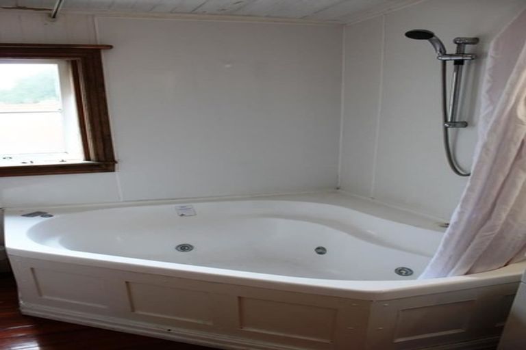 Photo of property in 147 Victoria Road, Saint Clair, Dunedin, 9012