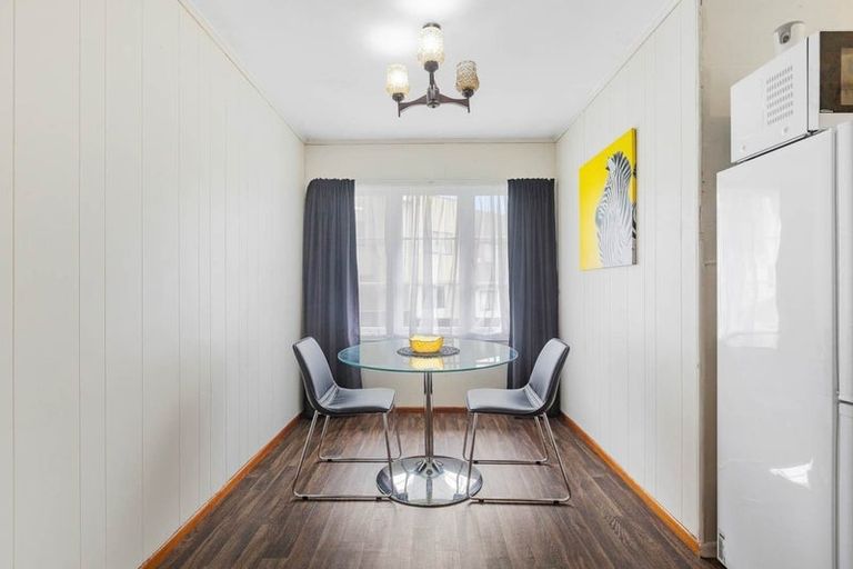 Photo of property in 19 Vodanovich Road, Te Atatu South, Auckland, 0610