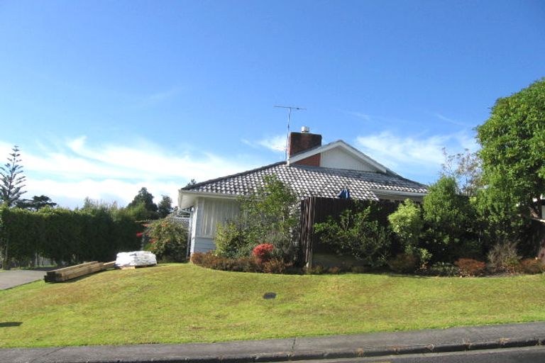Photo of property in 33 Mcdowell Crescent, Hillcrest, Auckland, 0627