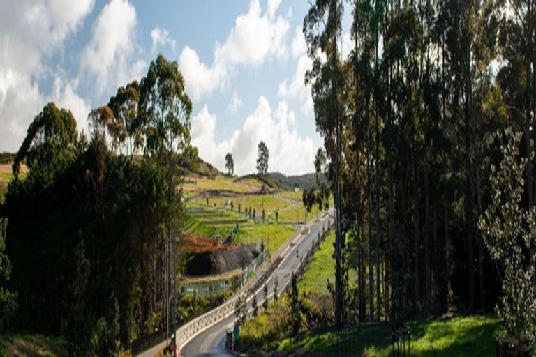 Photo of property in 40 Paparahi Place, Wainui, 0992