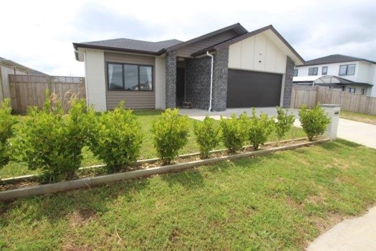 Photo of property in 3 Brumbie Way, Karaka, Papakura, 2113