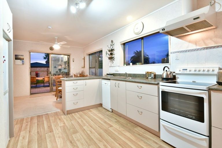 Photo of property in 19 Lillian Place, Orewa, 0931