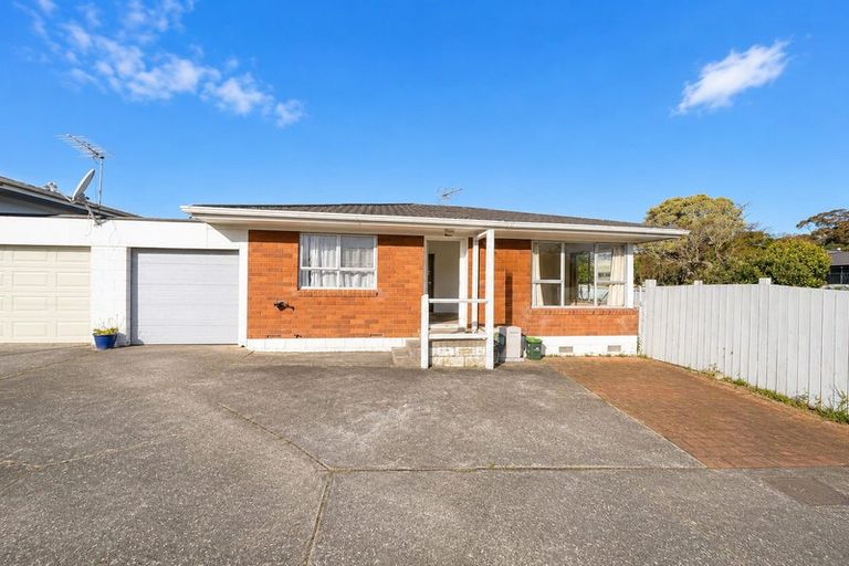 Photo of property in 1/10 Ballater Place, Highland Park, Auckland, 2010