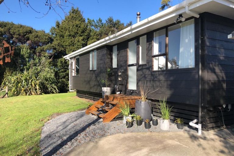 Photo of property in 11 Lorena Place, West Harbour, Auckland, 0618