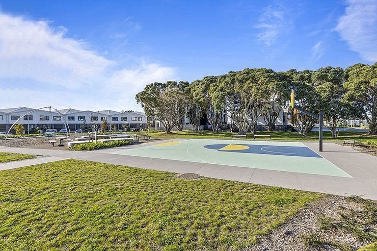 Photo of property in 16 Frank Gill Road, Hobsonville, Auckland, 0616