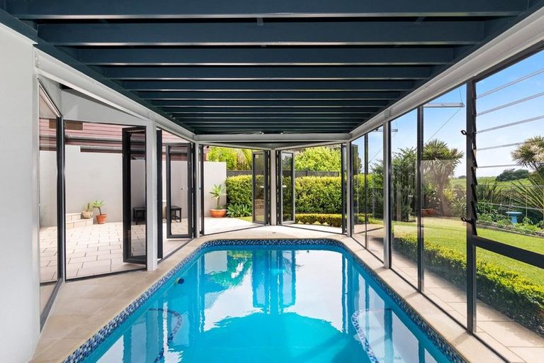 Photo of property in 8 Lister Street, Point Chevalier, Auckland, 1022